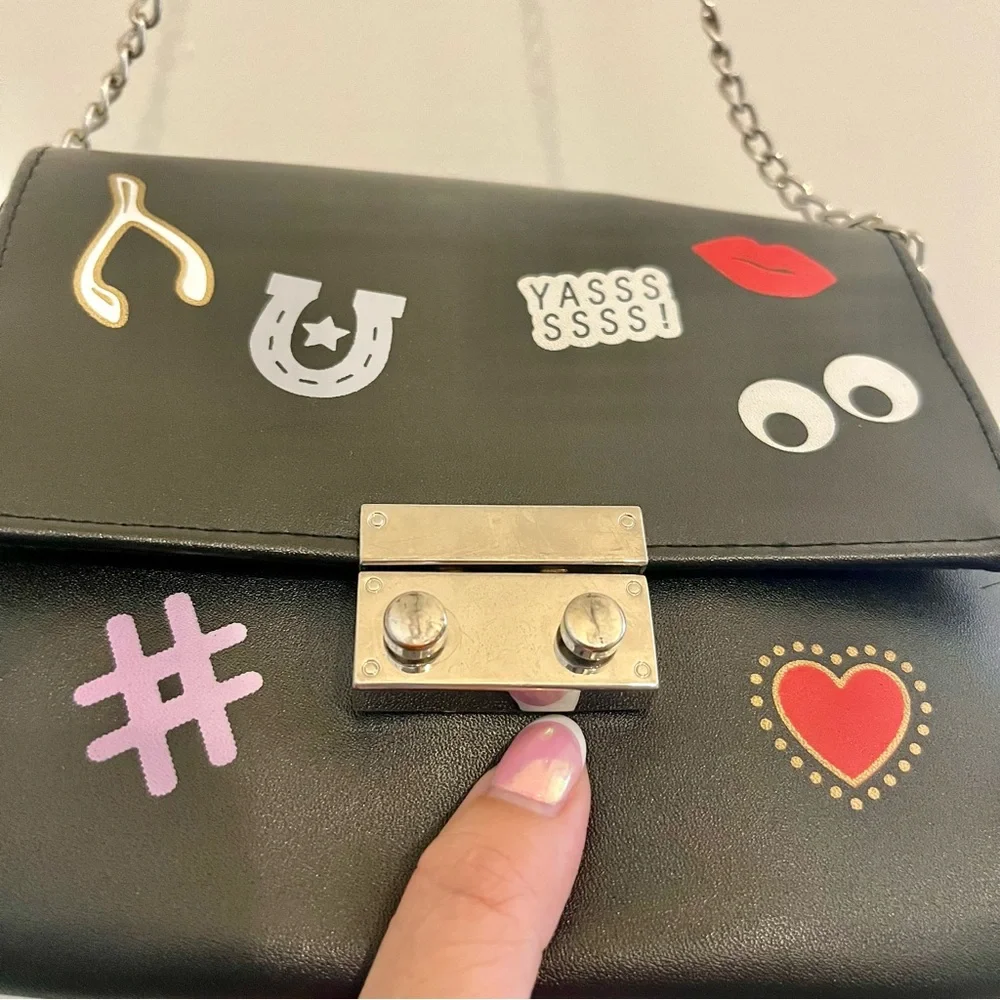 Capelli of New York - Stylish Black Chain Shoulder Bag - Picture 4 of 10